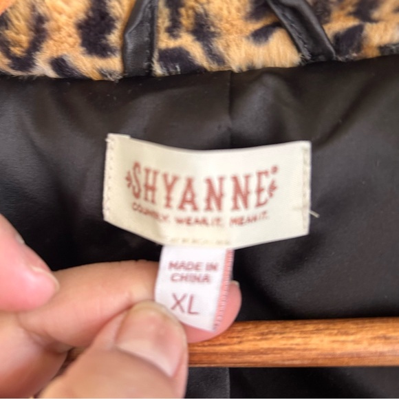 Shyanne Women's Leopard Print Faux Fur Jacket - Picture 3 of 10